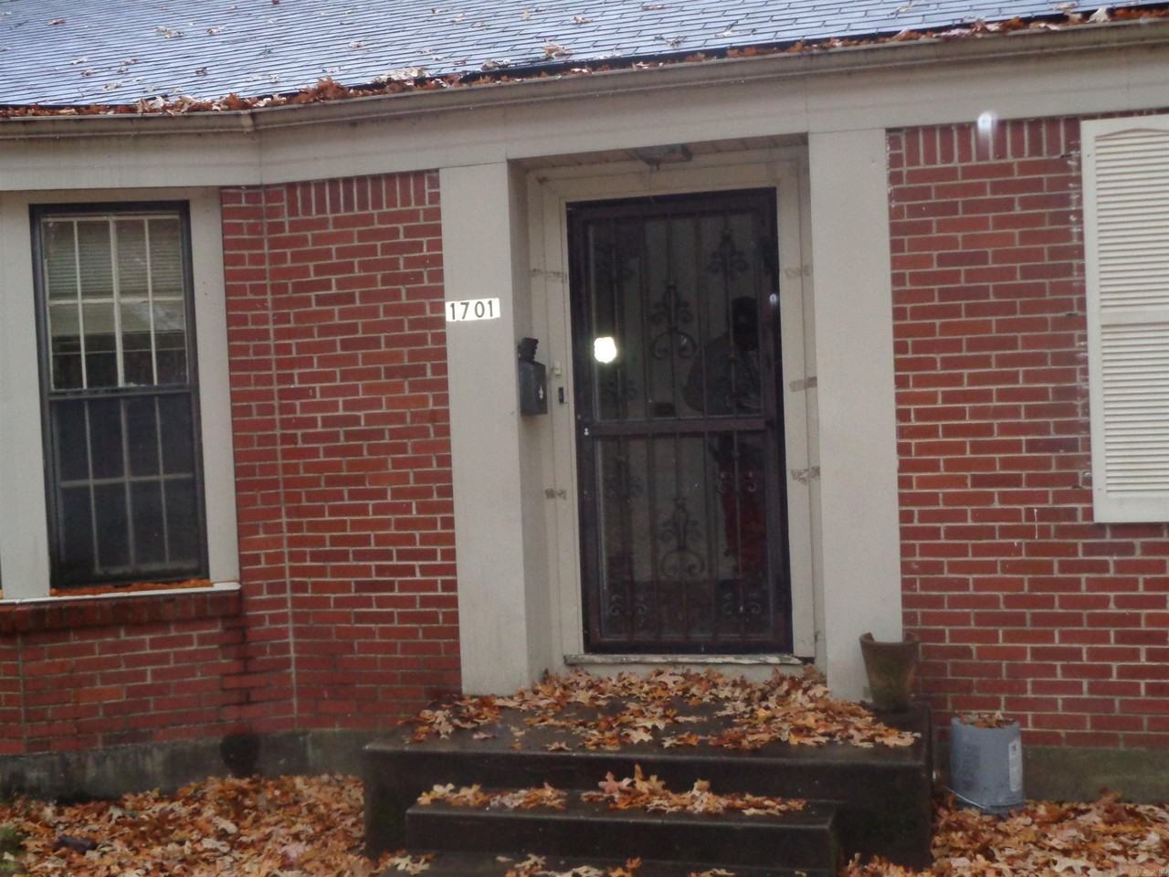 1701 Fair Park Blvd - Photo 3 of 14