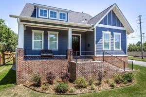 featured image of 1607 N University Ave