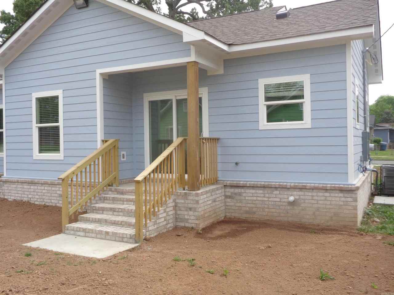 1202 W 11th St #AB - Photo 6 of 37