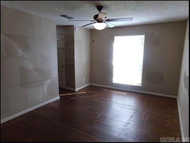 8 Utica Ln - Photo 3 of 14