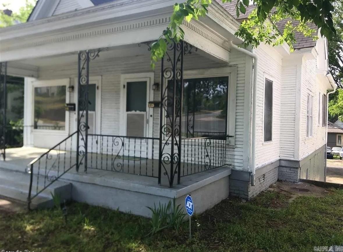 3705 W 12th St #B - Photo 2 of 5