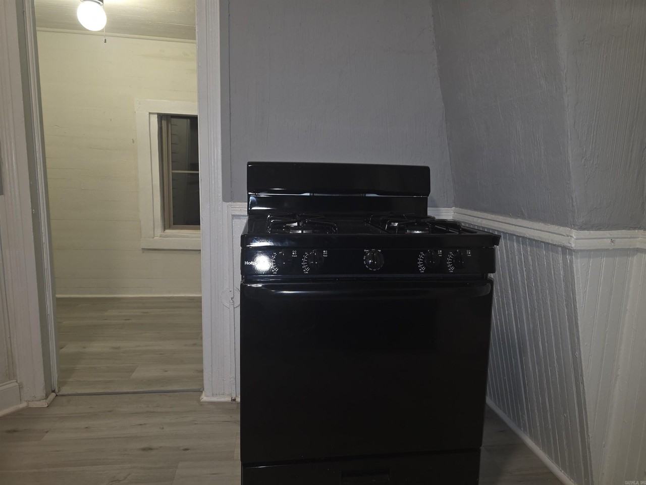 1300 W 10th St - Photo 6 of 15