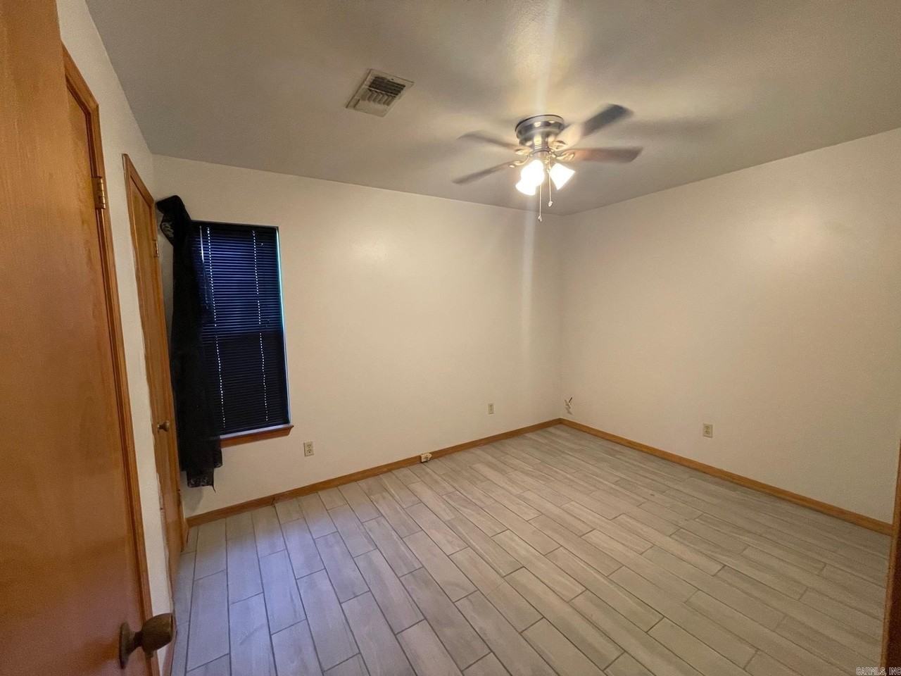11603 Warren Rd - Photo 6 of 15