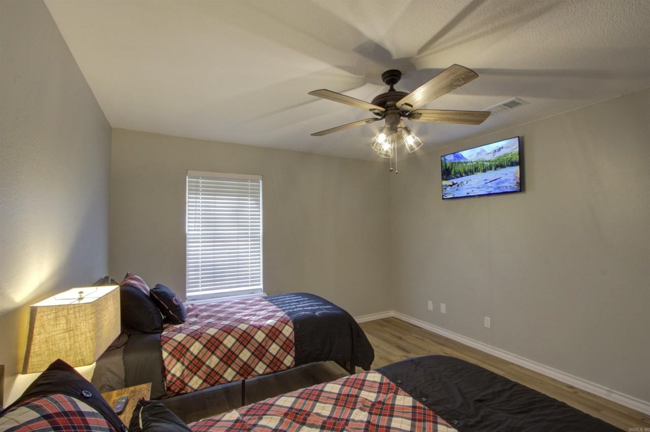 5805 Sidney Dr - Photo 7 of 29