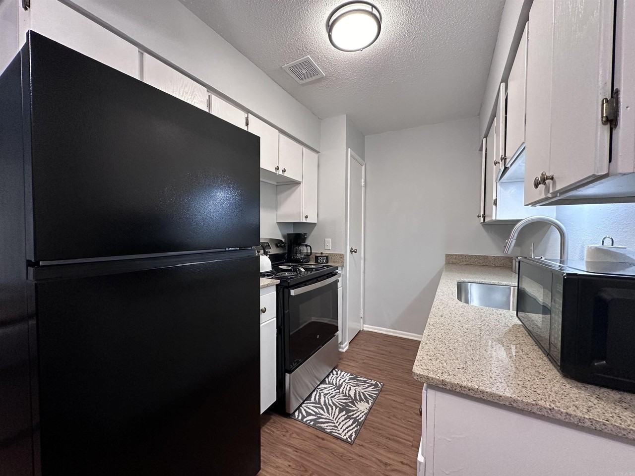 3802 Pine St #3 - Photo 3 of 9