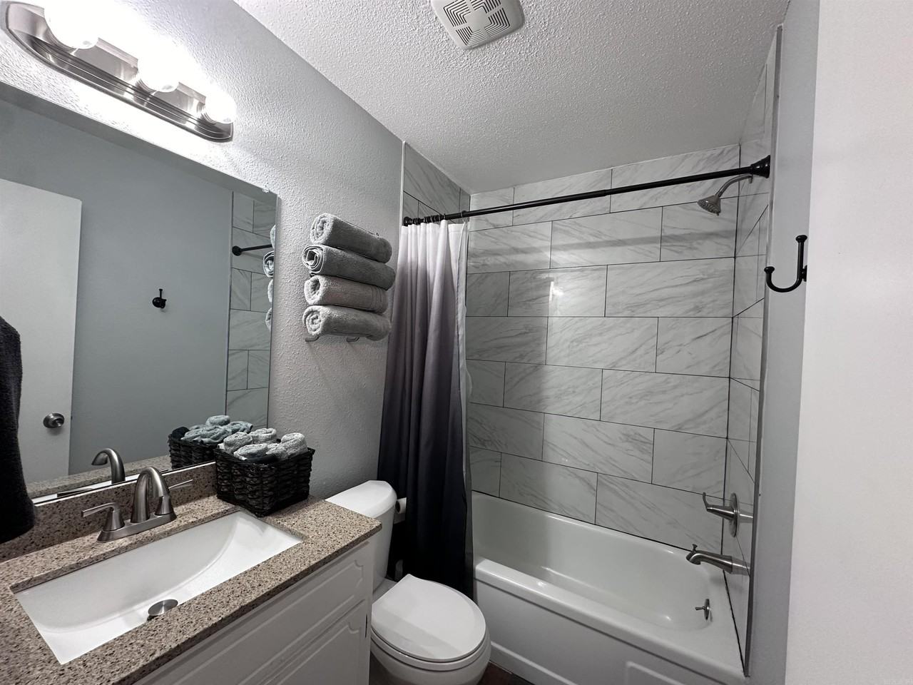 3802 Pine St #3 - Photo 5 of 9