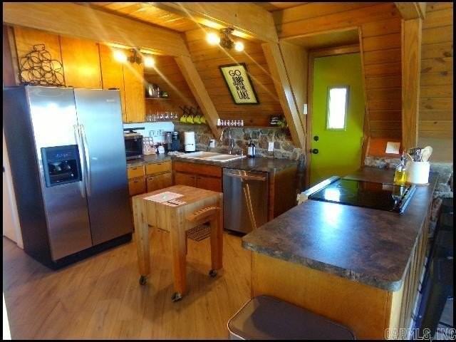 136 Catalina Cir - Photo 3 of 23
