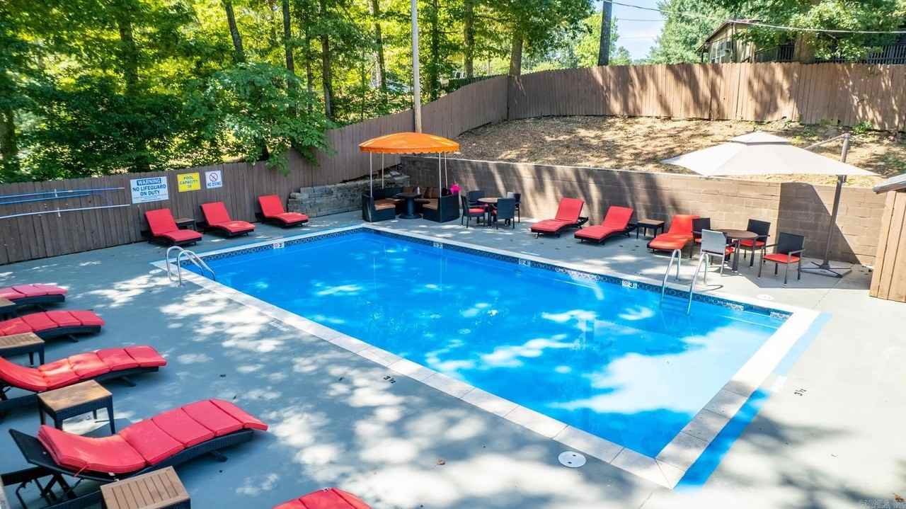 1309 Country Oaks Dr - Photo 2 of 33