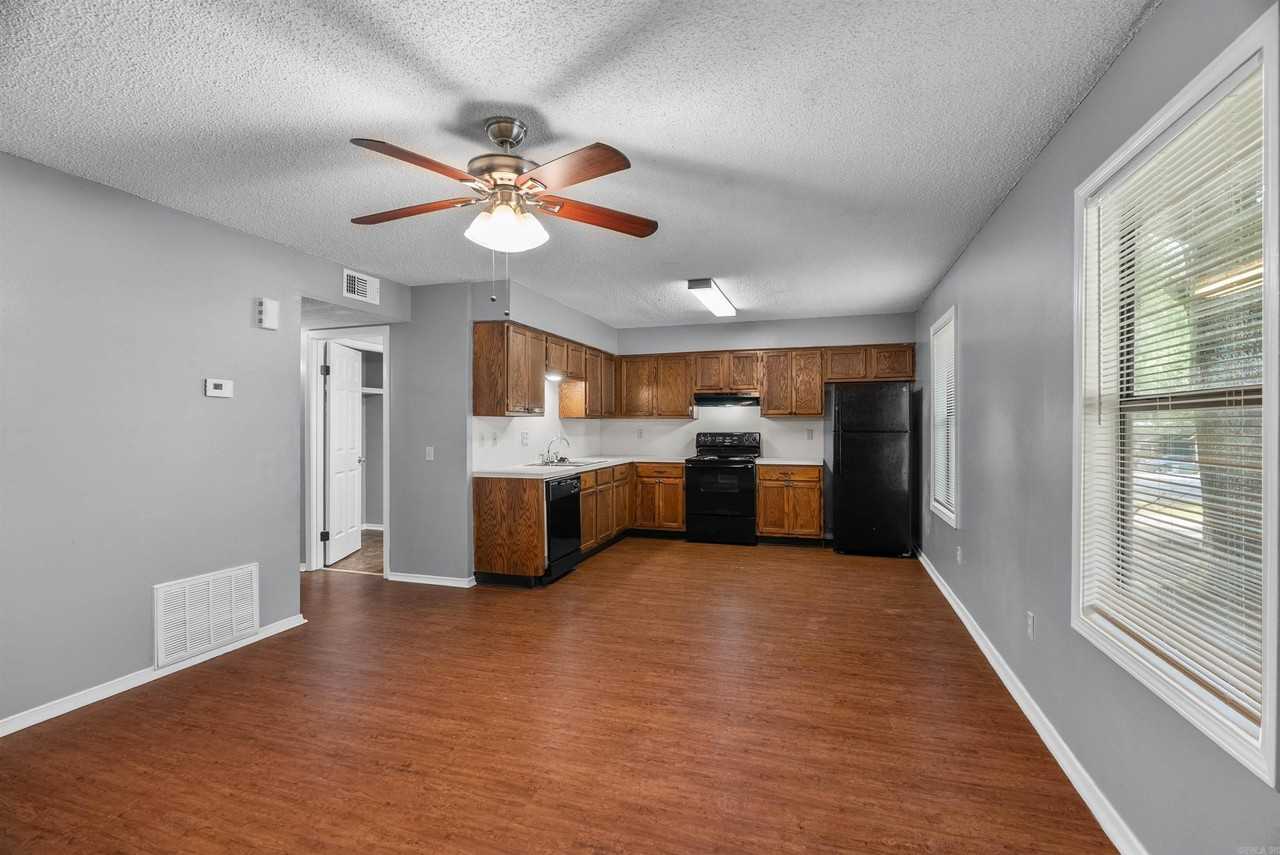 1309 Country Oaks Dr - Photo 6 of 33