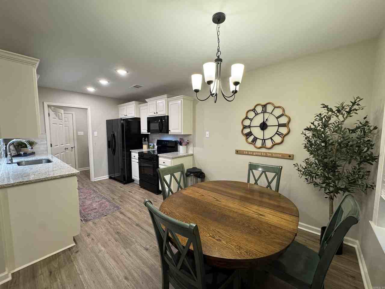 4 Shiloh Pl - Photo 3 of 17