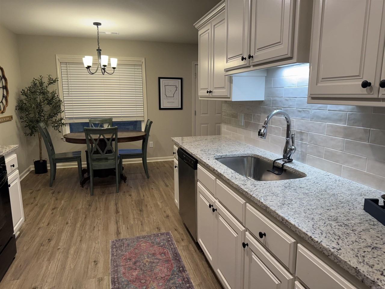4 Shiloh Pl - Photo 4 of 17