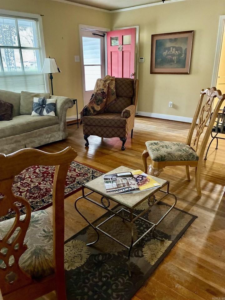 404 N Jackson St - Photo 5 of 19