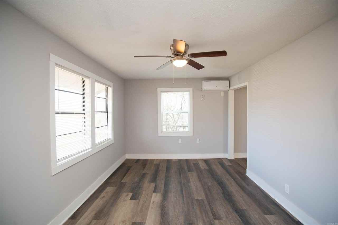 914 E 17th St - Photo 2 of 12