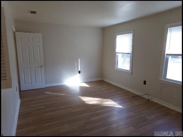 1320 Adams St - Photo 4 of 11