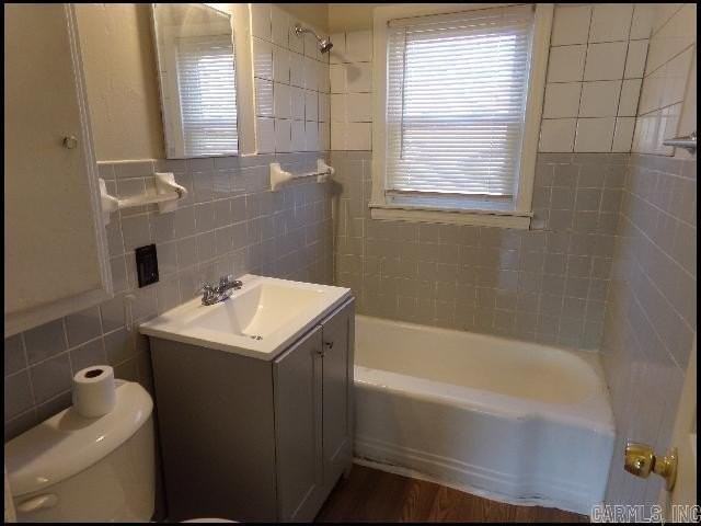 1320 Adams St - Photo 6 of 11