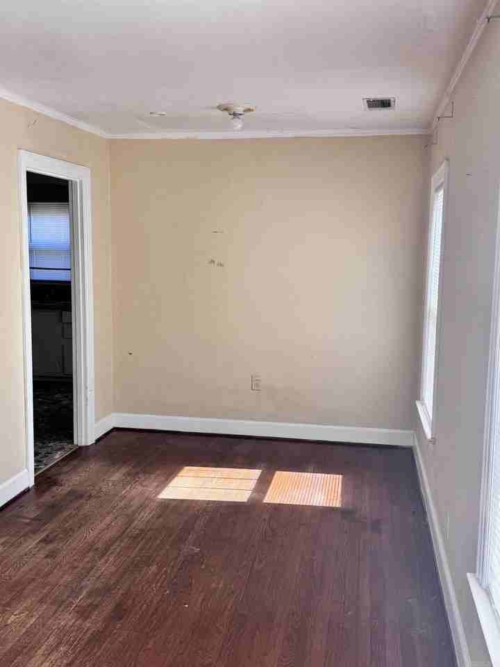 1809 S Buchanan St - Photo 2 of 10