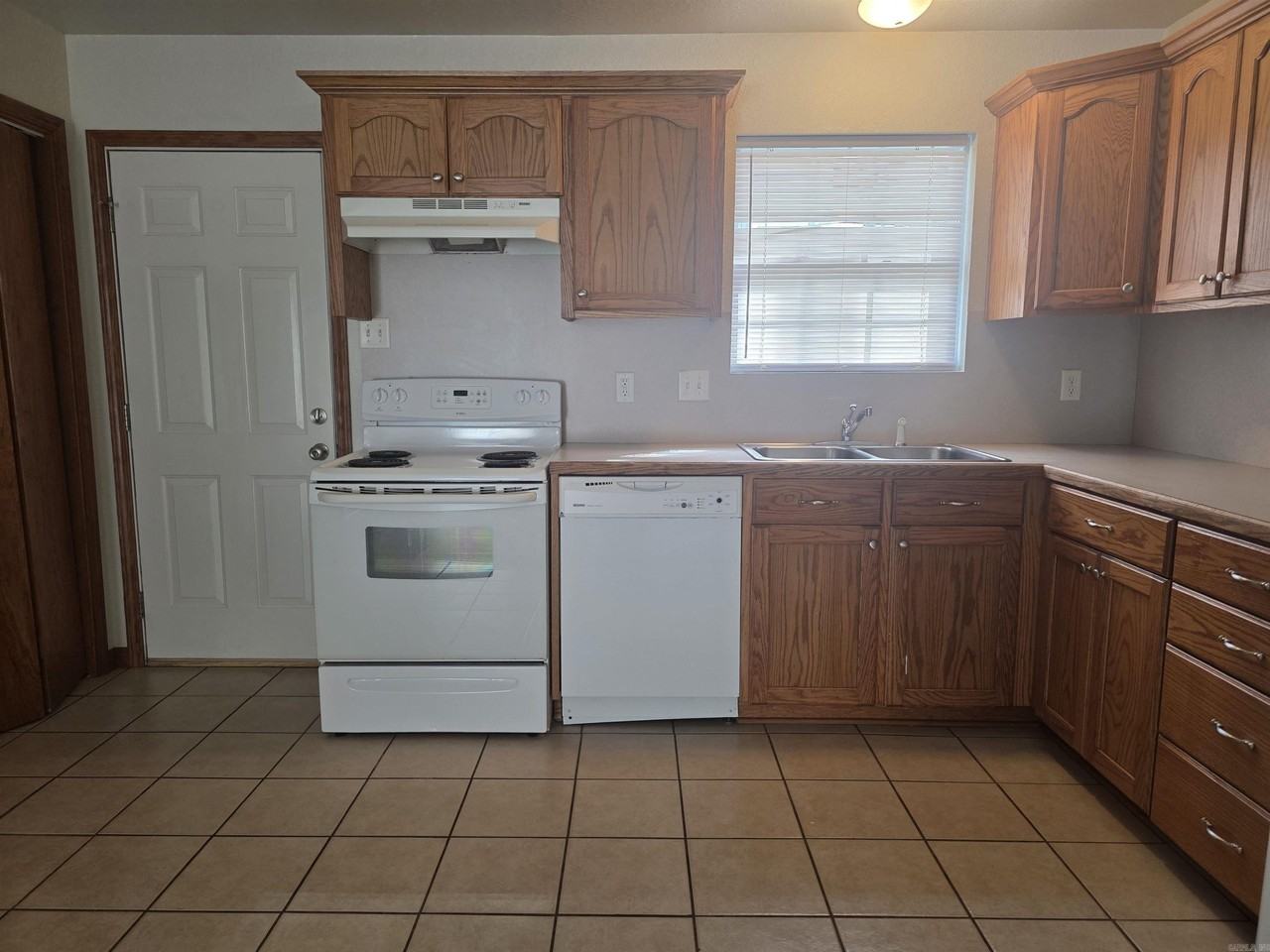 1310 N Main St #9 - Photo 5 of 10