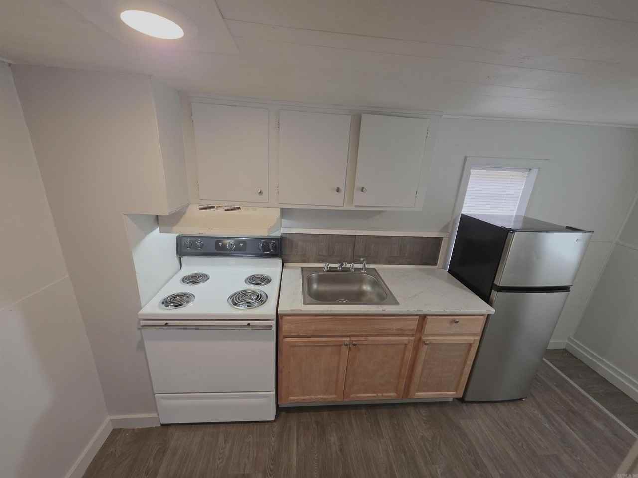 515 W 35th St - Photo 6 of 7