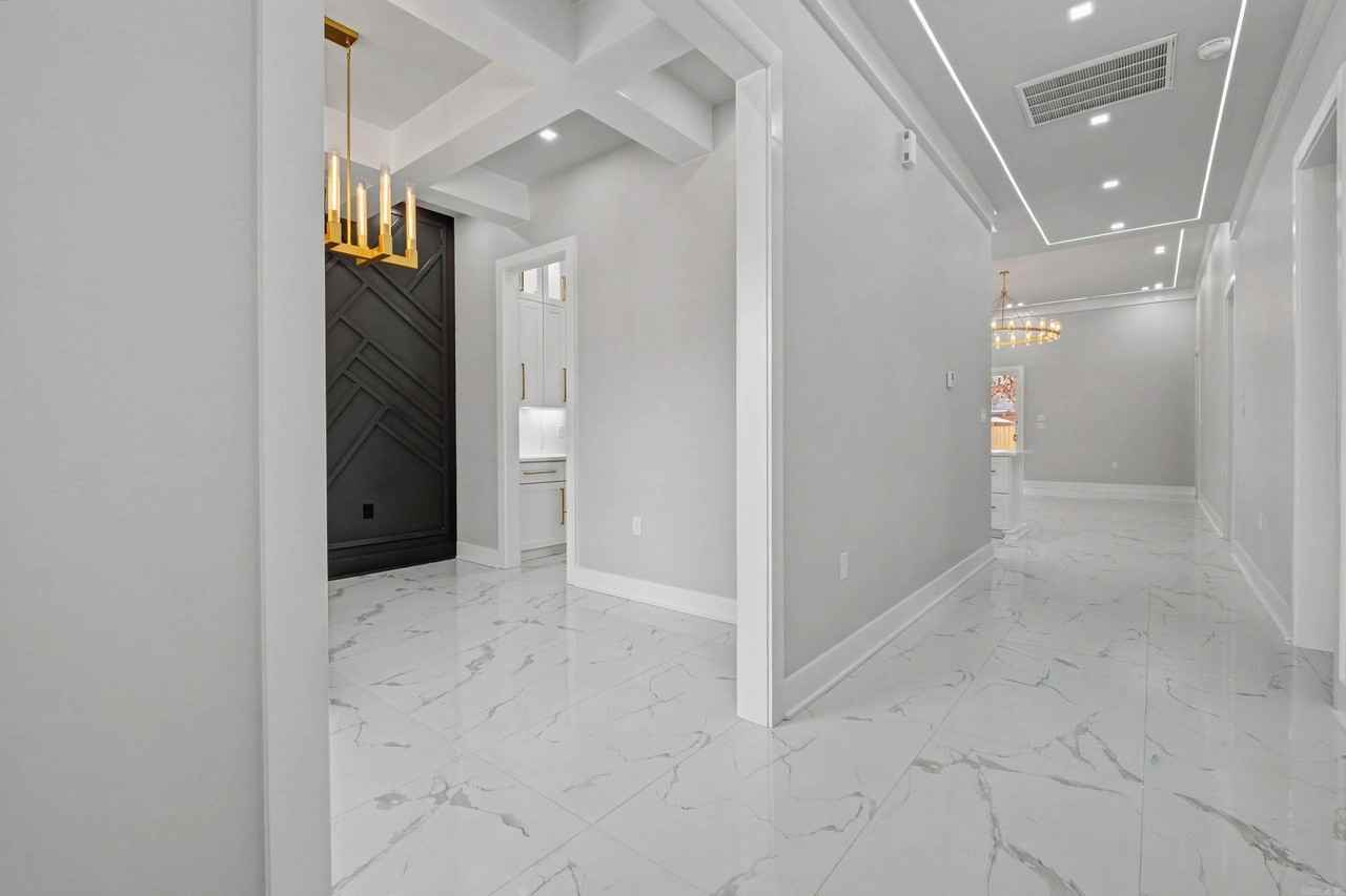 9 Oak Ln - Photo 3 of 48