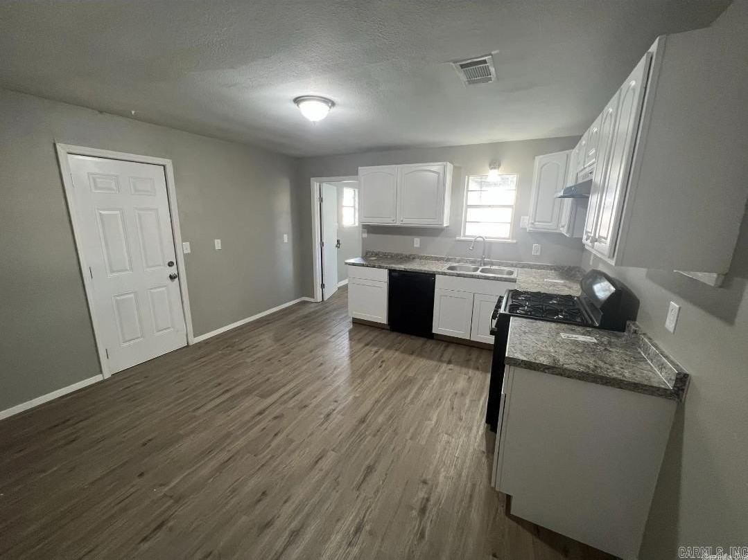 106 S Grant St - Photo 4 of 9