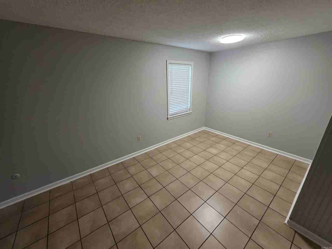 305 S Border St #G - Photo 2 of 7