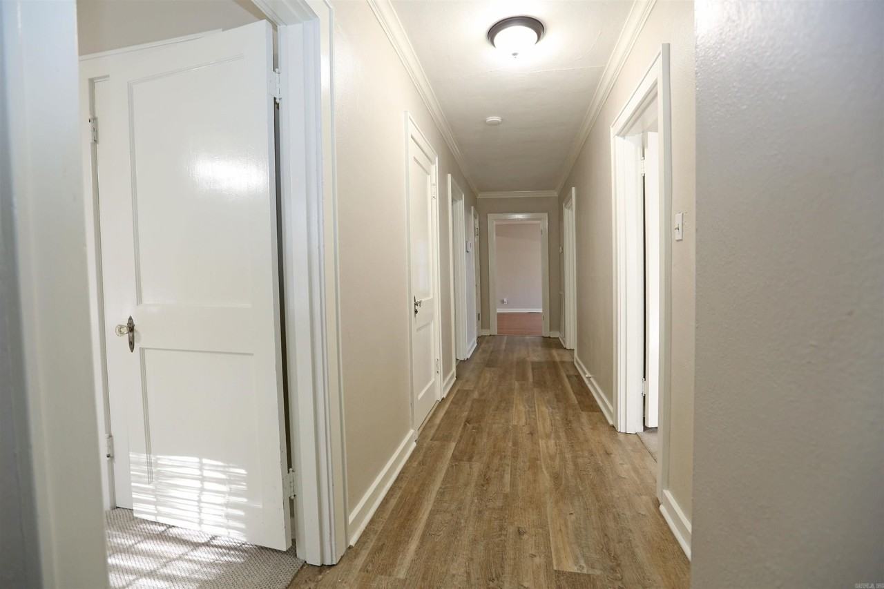 4000 Woodlawn Dr - Photo 2 of 20