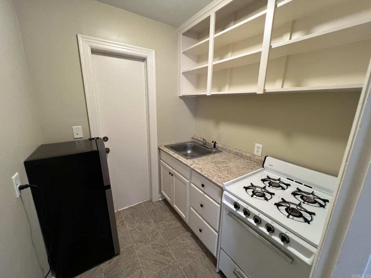 1417 Center St - Photo 2 of 5