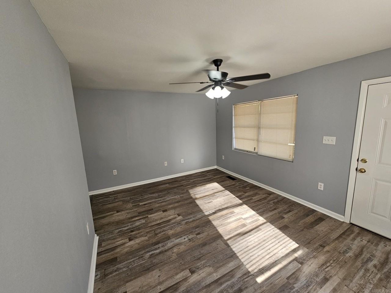 308 N Oak St - Photo 5 of 14