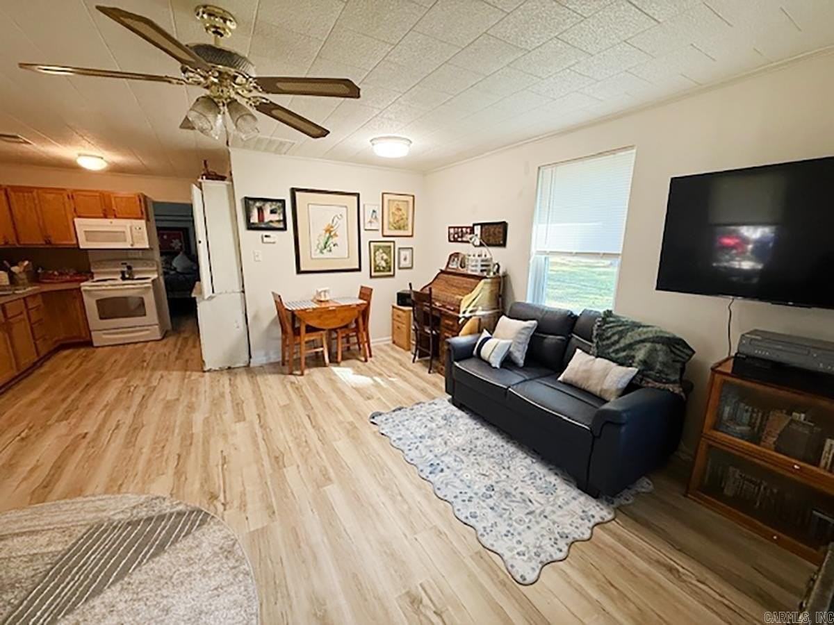 417 Houston Dr - Photo 5 of 14