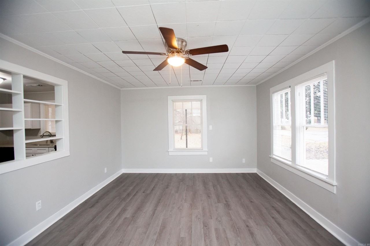 4701 Atkins St - Photo 6 of 18