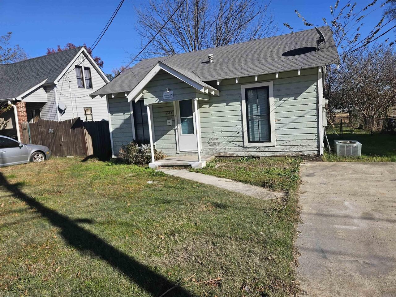 1908 Augusta St - Photo 2 of 8