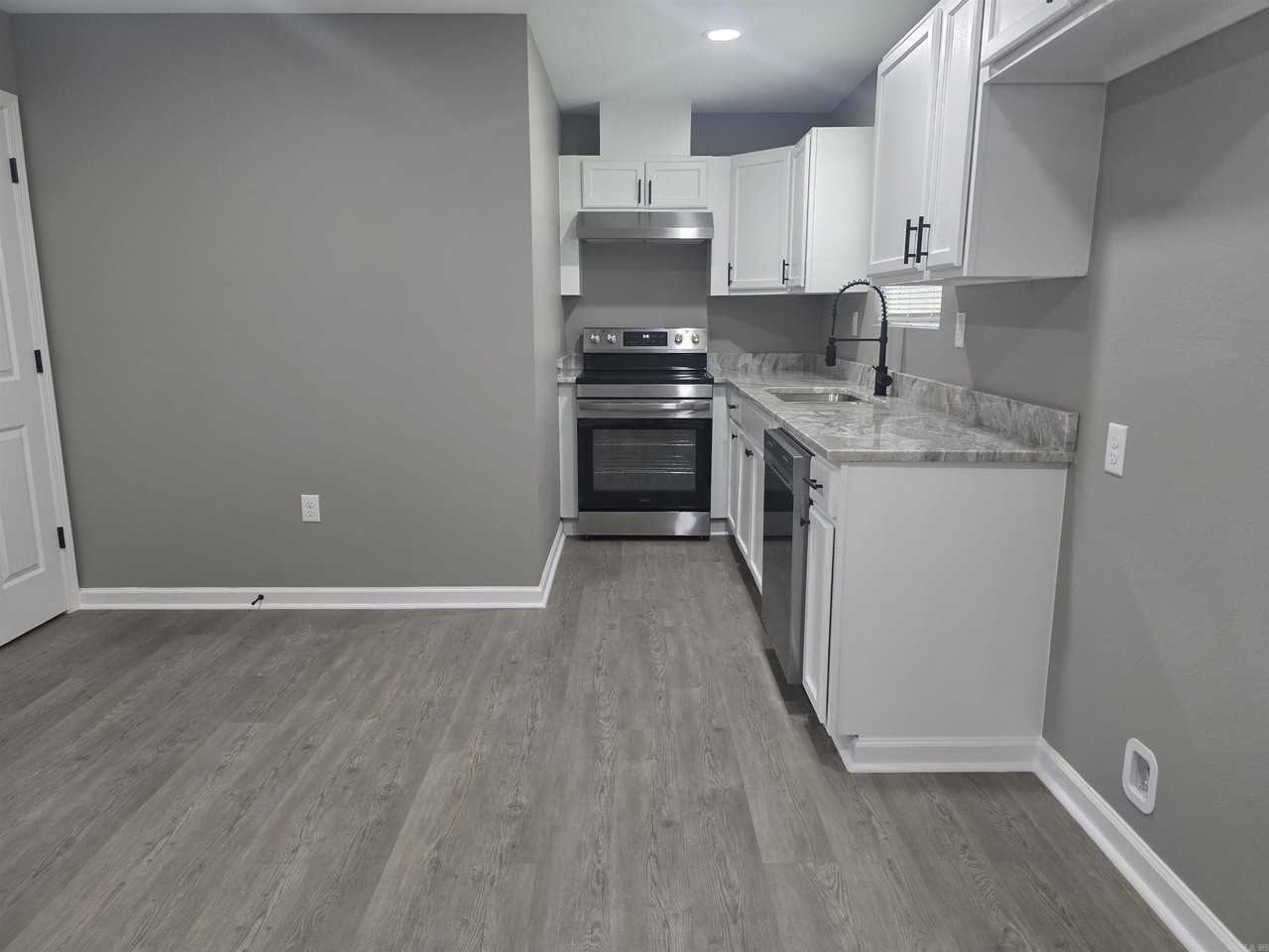 407 Rock St - Photo 7 of 16