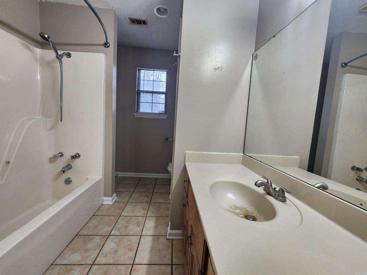 308 Ne 2nd St - Photo 3 of 9