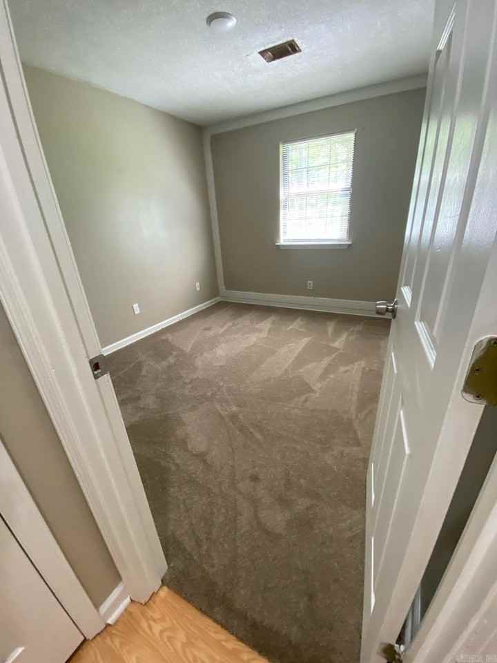 308 Ne 2nd St - Photo 6 of 9