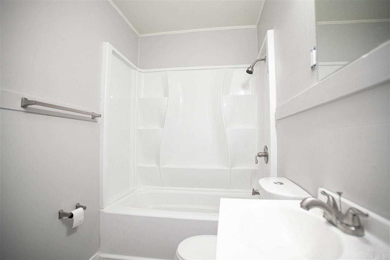 607 Prothro St - Photo 6 of 10
