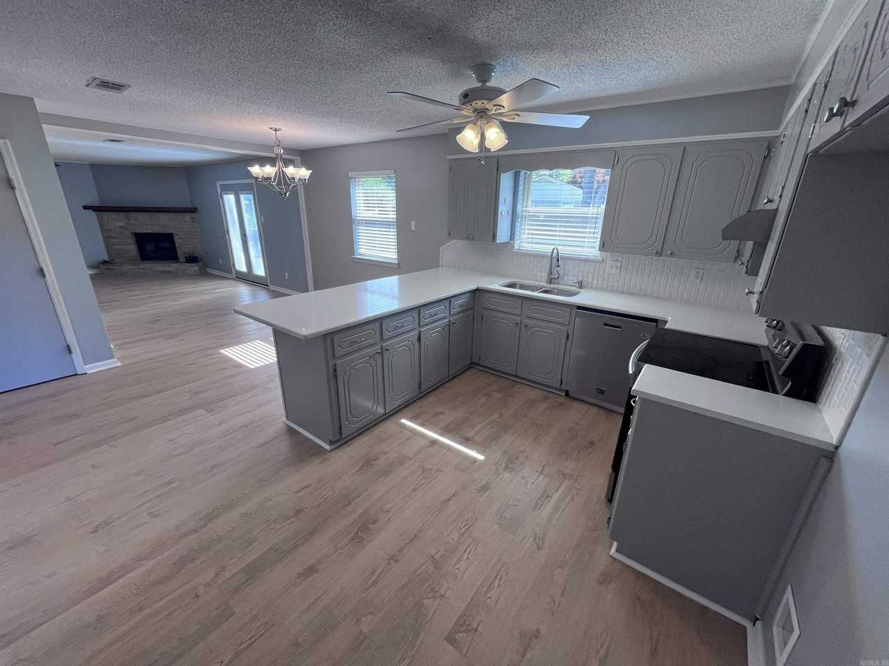 113 Cornwall Ct - Photo 7 of 38