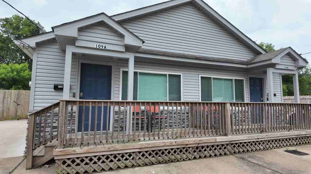 109A Alcorn St #A - Photo 2 of 30