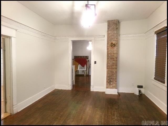 303 E Nichols St - Photo 4 of 25