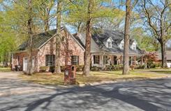 401 Foxwood Dr - Photo 1 of 1