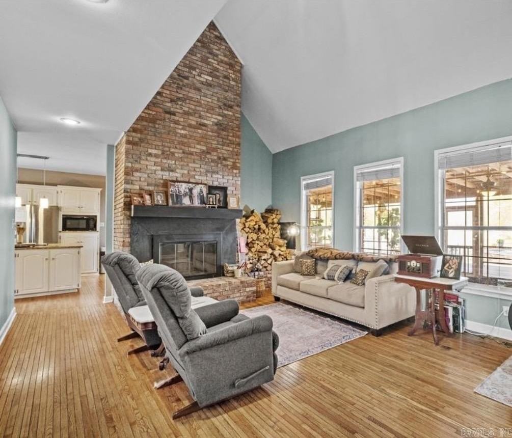 401 Foxwood Dr - Photo 3 of 13