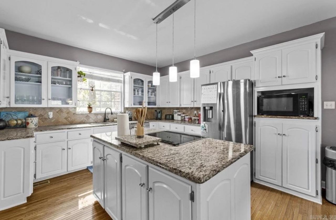 401 Foxwood Dr - Photo 5 of 13