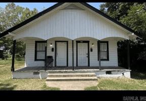 featured image of 222 College Park Cir