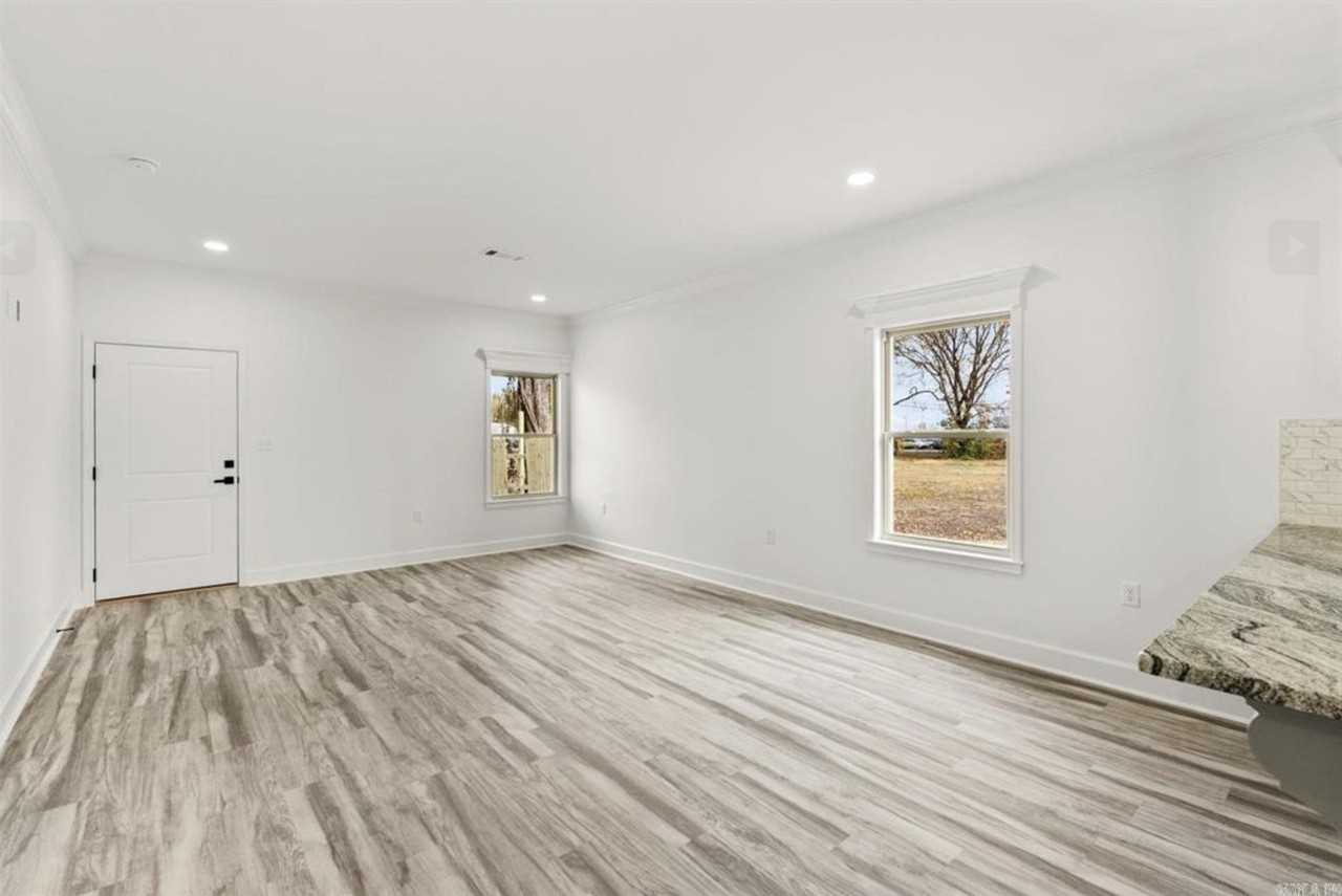 1705 N 2nd - Photo 3 of 13
