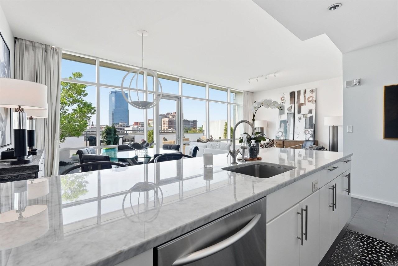300 E 3rd St #503 - Photo 4 of 34