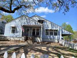 featured image of 402 Crestwood St