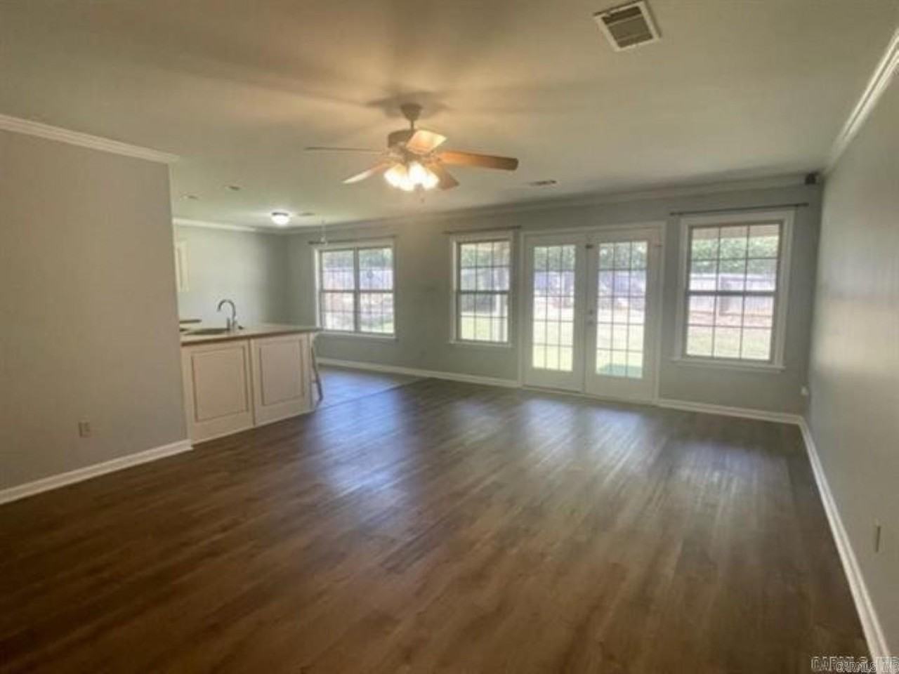 21 Windsor Park Dr - Photo 2 of 22