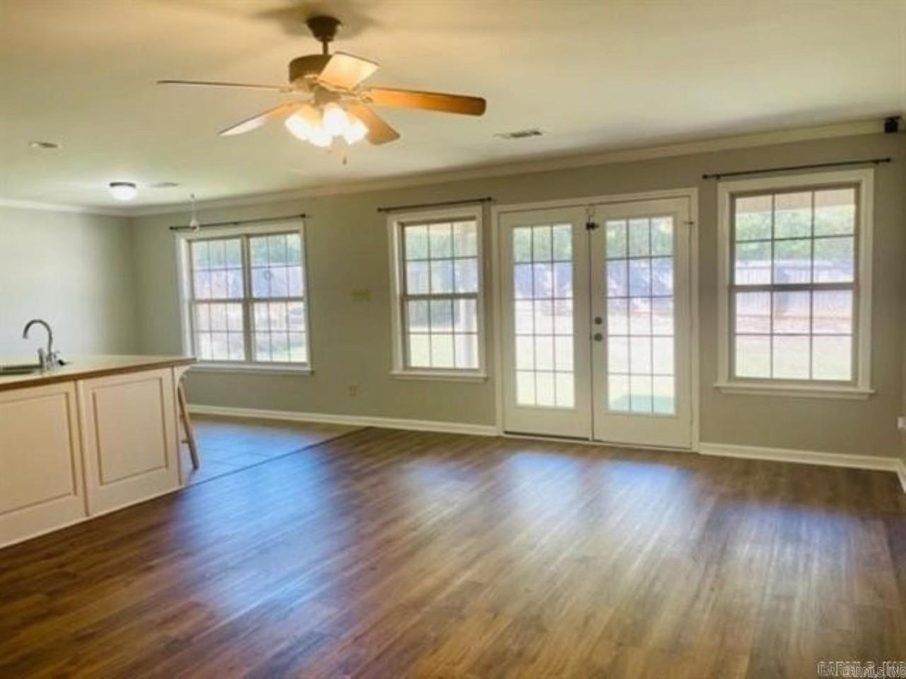 21 Windsor Park Dr - Photo 4 of 22