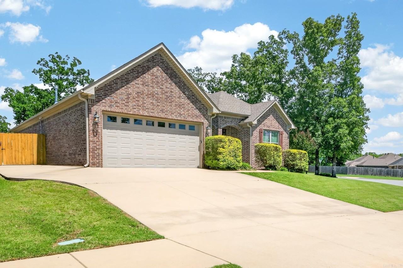 9500 Oak Forest Ln - Photo 2 of 41