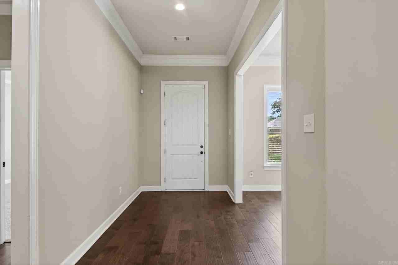 9500 Oak Forest Ln - Photo 4 of 41
