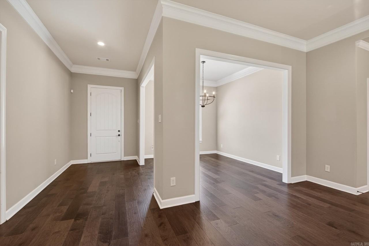 9500 Oak Forest Ln - Photo 5 of 41